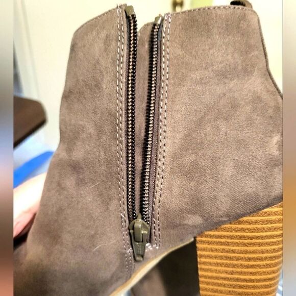 GAP Brown Suede Women's Chelsea Bootie Zipper Ankle, Size 8 - Picture 5 of 10